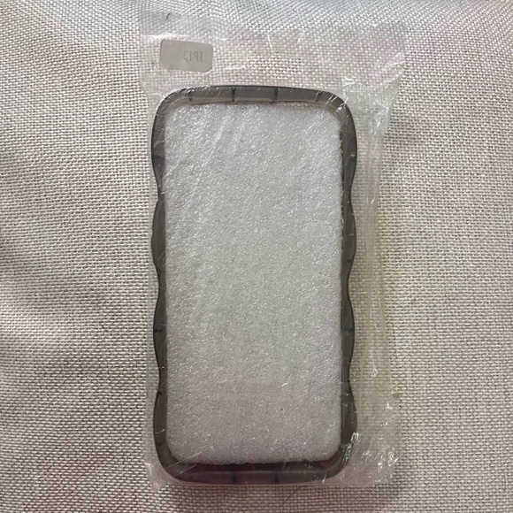 BRAND NEW iPhone 13 Case - Picture 2 of 6